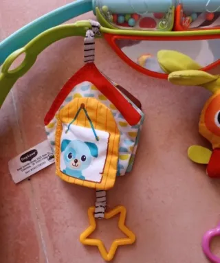 Arco de juegos Tiny Love con caja