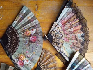 Conjunto di ventagli decorativi