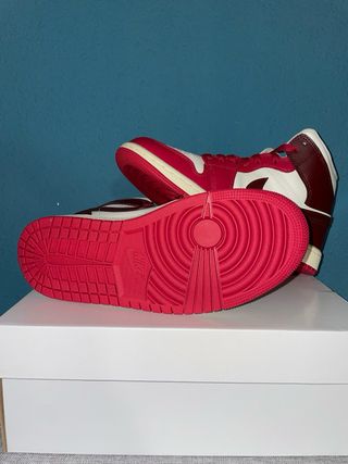 Air Jordan 1 Mid Rojas y Blancas nuevas