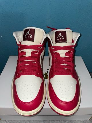 Air Jordan 1 Mid Rojas y Blancas nuevas