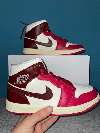 Air Jordan 1 Mid Rojas y Blancas nuevas