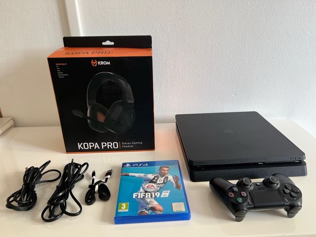 PS4 Slim 1TB + Mando + Cascos + FIFA 19