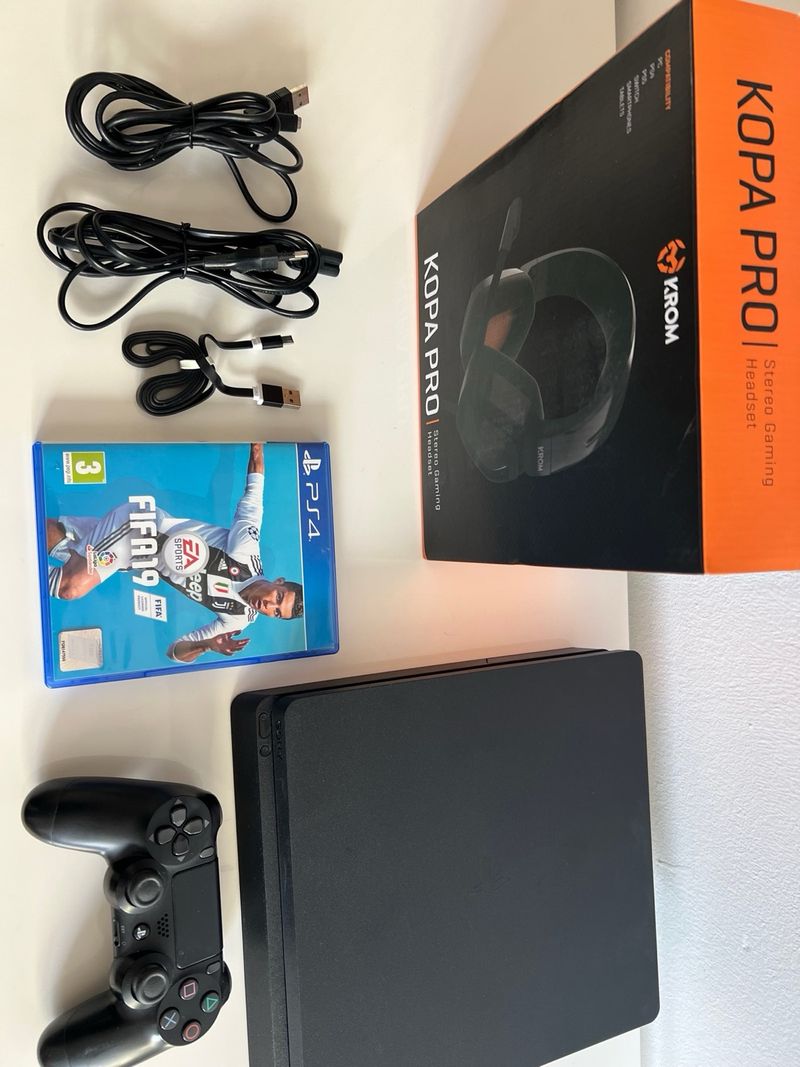 PS4 Slim 1TB + Mando + Cascos + FIFA 19 afbeelding 8