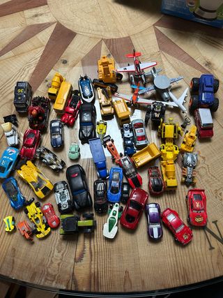 Lotto veicoli giocattolo misti