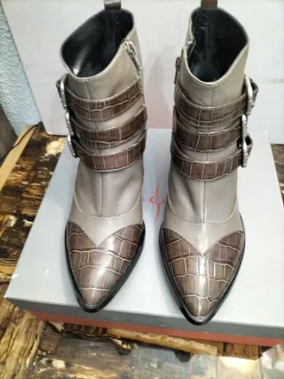 Botines marca Rebeca Sanver