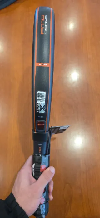 Pala Padel NOX AT10 Genius 18K 2025(Agustín Tapia)