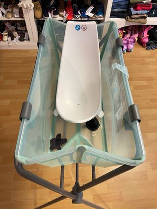 Bañera y soporte Stokke