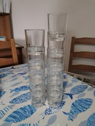 Piccoli bicchieri di vetro per dessert individuali