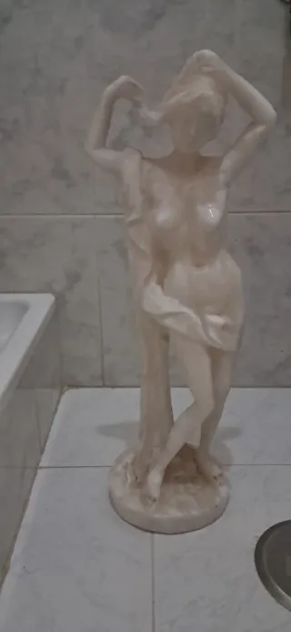 Escultura de mármol de mujer