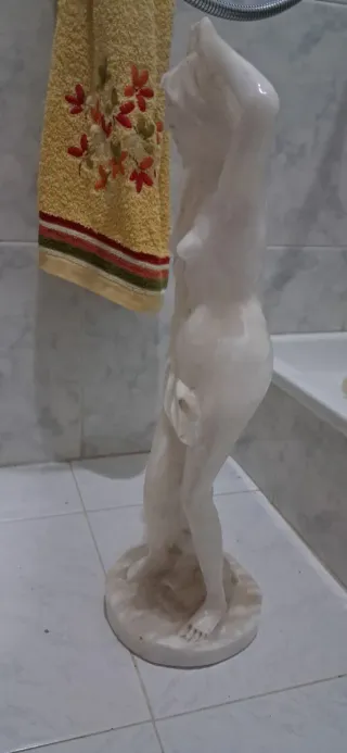 Escultura de mármol de mujer