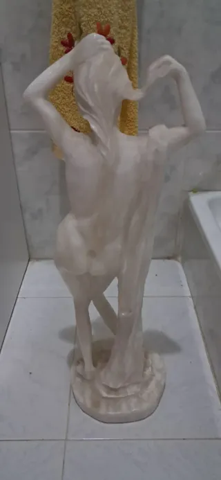 Escultura de mármol de mujer