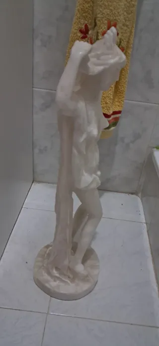 Escultura de mármol de mujer