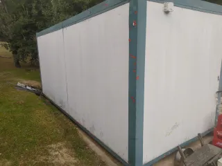 Caseta de obra panel sándwich