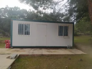 Caseta de obra panel sándwich