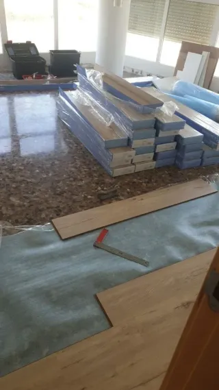 SUELOS LAMINADOS/ REVESTIMIENTOS LIGEROS