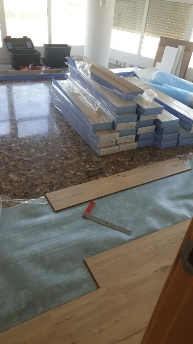 SUELOS LAMINADOS/ REVESTIMIENTOS LIGEROS