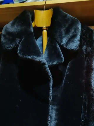 Abrigo de piel negro