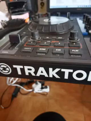 Controlador DJ Traktor Kontrol S2