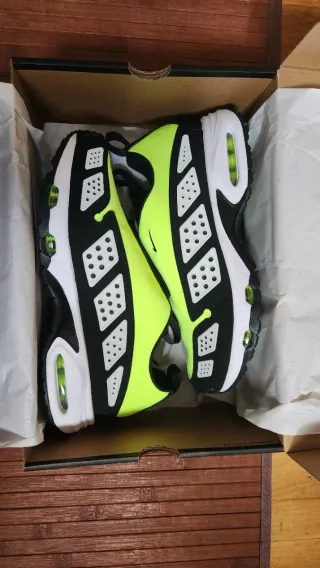 Nike Air Max SNDR Volt/Black-White