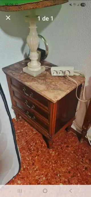 Mesita de noche con mármol