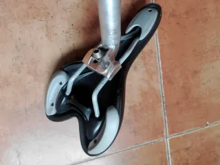 Conjunto sillín y tija bicicleta