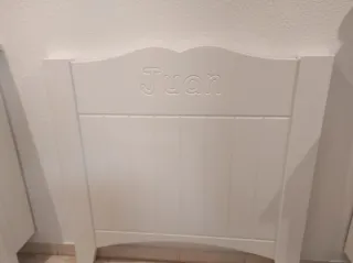 Cabezal de madera lacado en blanco