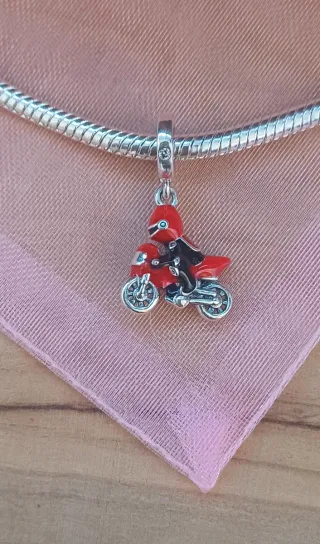 Charm Colgante | Moto roja con Motero