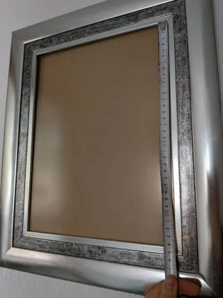 Marcos de fotos plateados y marrones