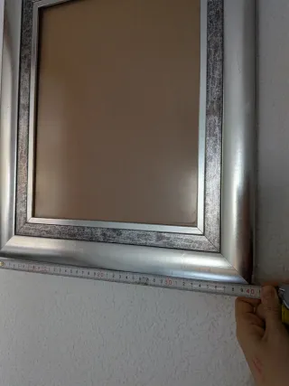 Marcos de fotos plateados y marrones