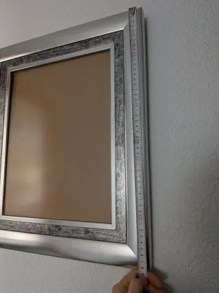 Marcos de fotos plateados y marrones