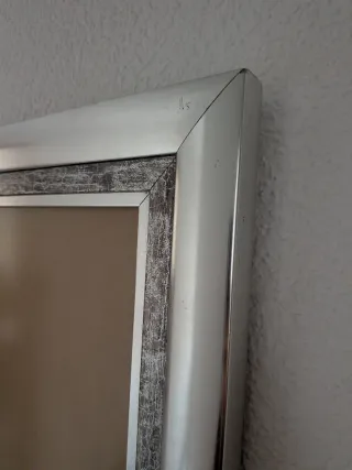 Marcos de fotos plateados y marrones