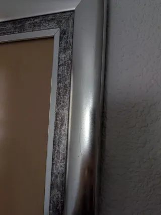 Marcos de fotos plateados y marrones