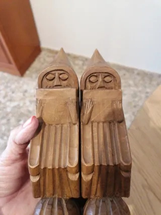 Pareja 2 Figuras Madera Tallada Monjes Lectores