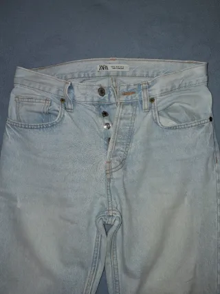 Pantalón vaquero ancho con rotos de Zara