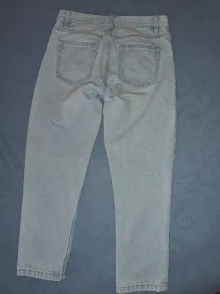 Pantalón vaquero ancho con rotos de Zara