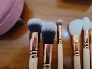 Set Brochas Maquillaje Rosa y Dorado