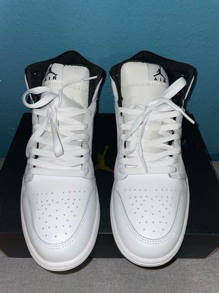 Air Jordan 1 Mid Blancas nuevas