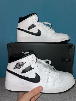 Air Jordan 1 Mid Blancas nuevas