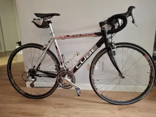 Bicicleta Cube de carretera 52/701