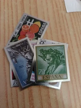 Lote de sellos usados y sin usar hay 4 de metal