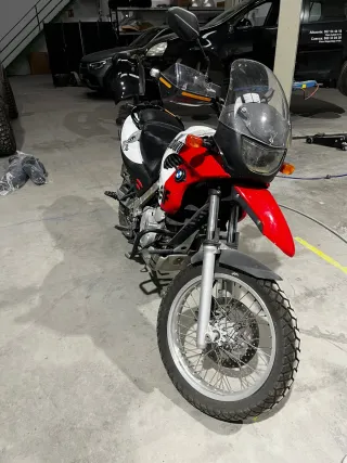 BMW GS 650 Adventure Roja y Blanca año