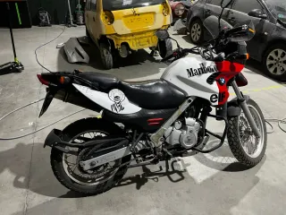 BMW GS 650 Adventure Roja y Blanca año