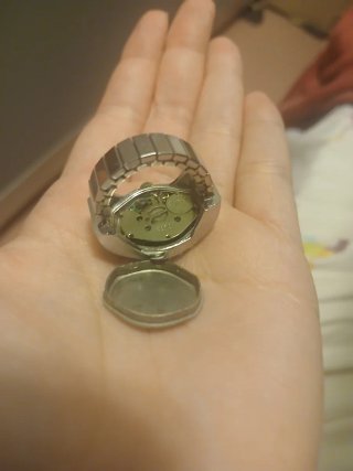 Estuche terciopelo y anillo reloj