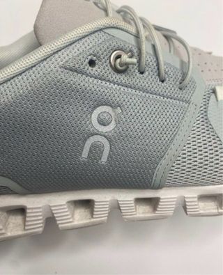 Zapatillas On Cloud grises y verdes