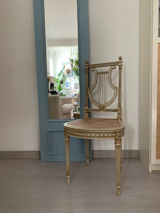Silla Luis XVI Rejilla Madera Tallada Beige