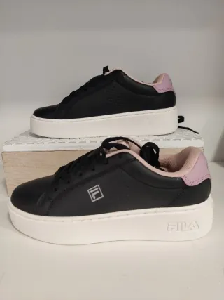 Zapatillas Fila Negras y Rosas Talla 33/35
