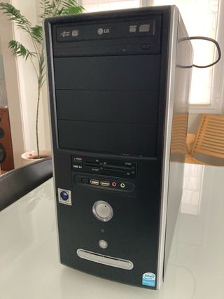 Ordenador torre Intel Pentium con grabadora de DVD
