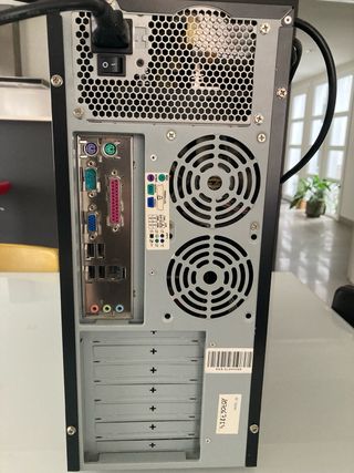 Ordenador torre Intel Pentium con grabadora de DVD