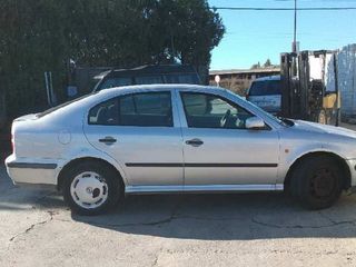 Faro izquierdo skoda octavia berlina (1u2) 4296010