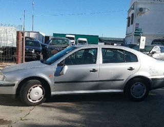 Faro izquierdo skoda octavia berlina (1u2) 4296010